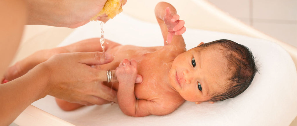 Tips on how to bathe a newborn baby